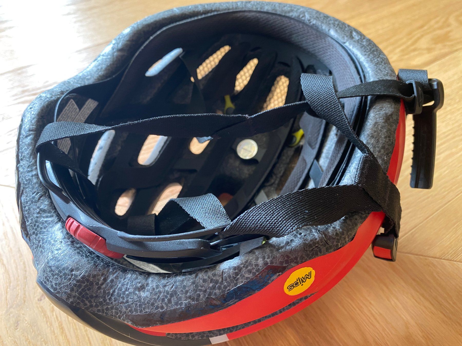 Caschi: Velo Helm  GIRO 50-57 cm Kind/Junior mit MIPS System – Usato da Jona venduto da mok28 1