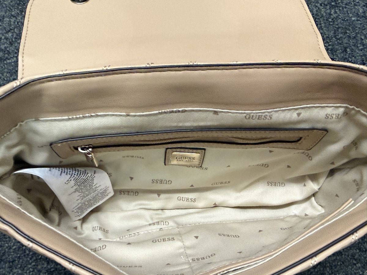 Guess Borse da donna: Damentasche Guess - gesteppt beige mit Kette  – Nuovo (secondo la descrizione) da Zürich venduto da daki81 2