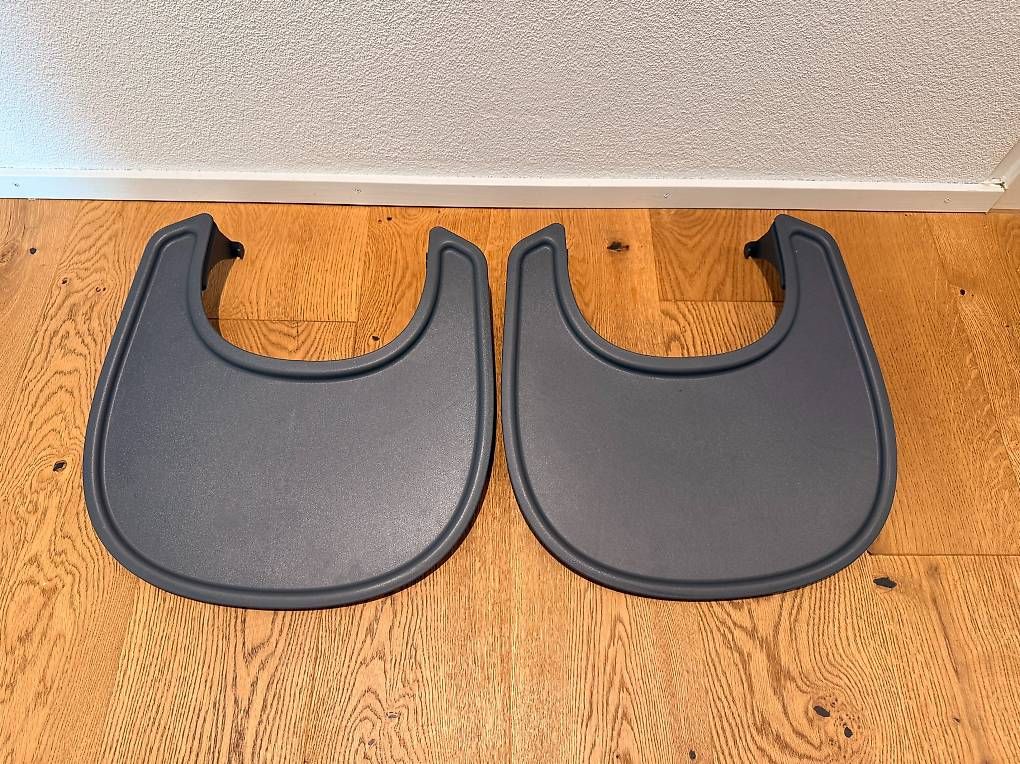 Chaises hautes: 2x Stokke Nomi Tray anthrazit – D'occasion à Hindelbank par sarahcw