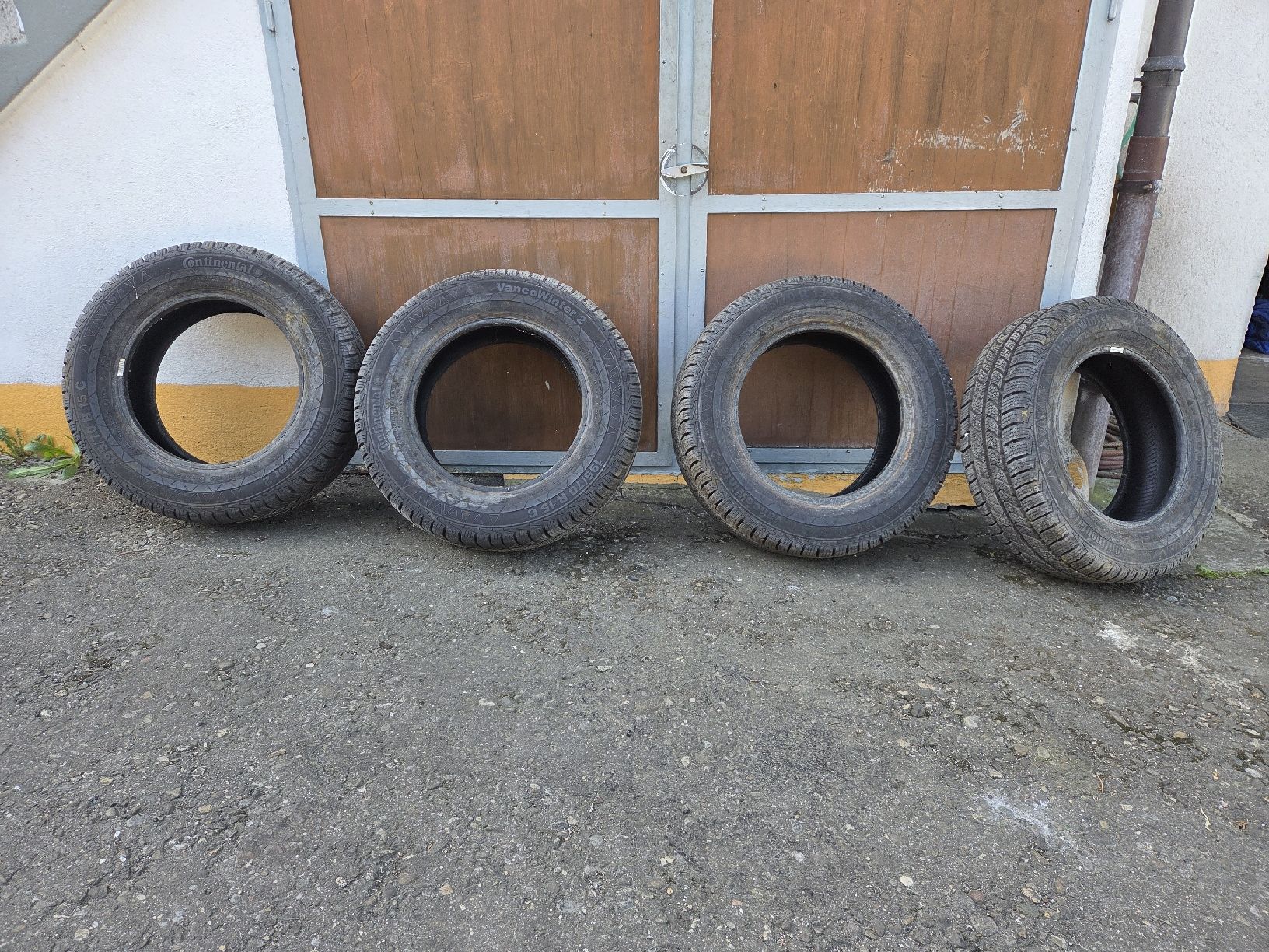 Continental Pneumatici & Ruote complete: 195/70 R15 Continental VancoWinter 2 – Usato da Villmergen venduto da schluessel65
