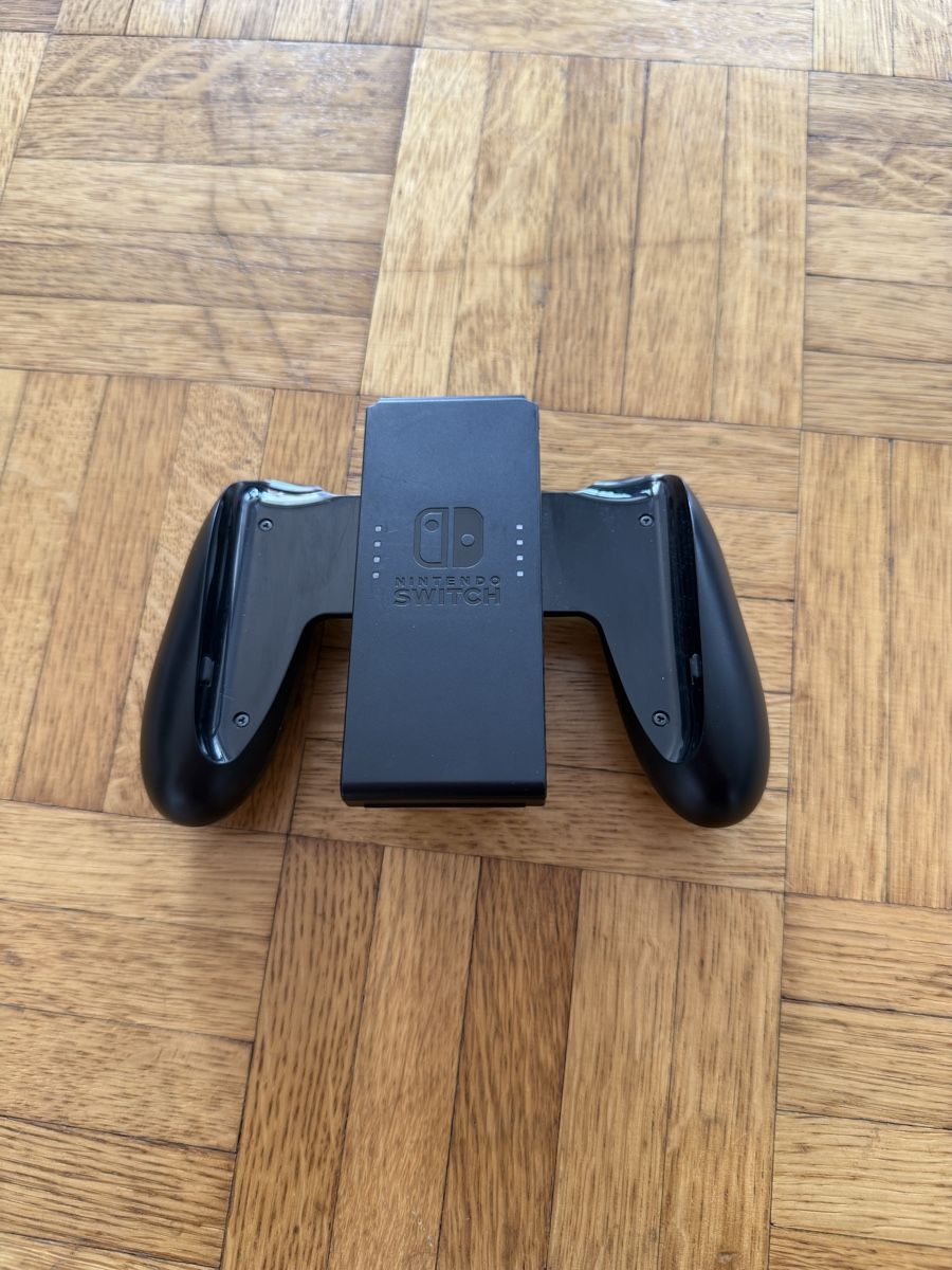 Nintendo Konsolen: Nintendo Switch OLED mit Zubehör – Gebraucht aus Zermatt von nad_b6ch 8