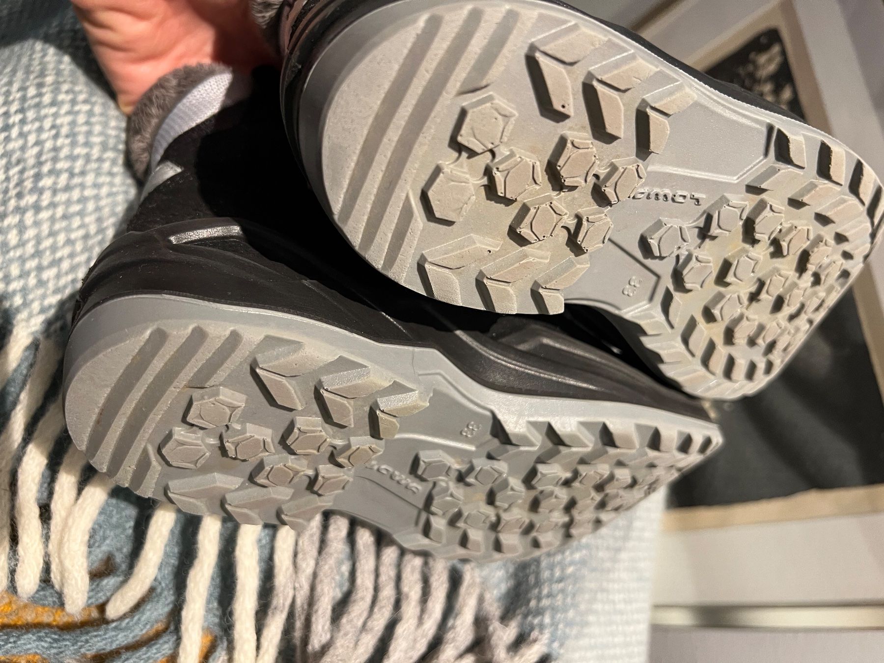Lowa Schuhe für Mädchen: LOWA Boots Winterstiefel Gr. 33 – Gebraucht aus Jona von Sariksa 4