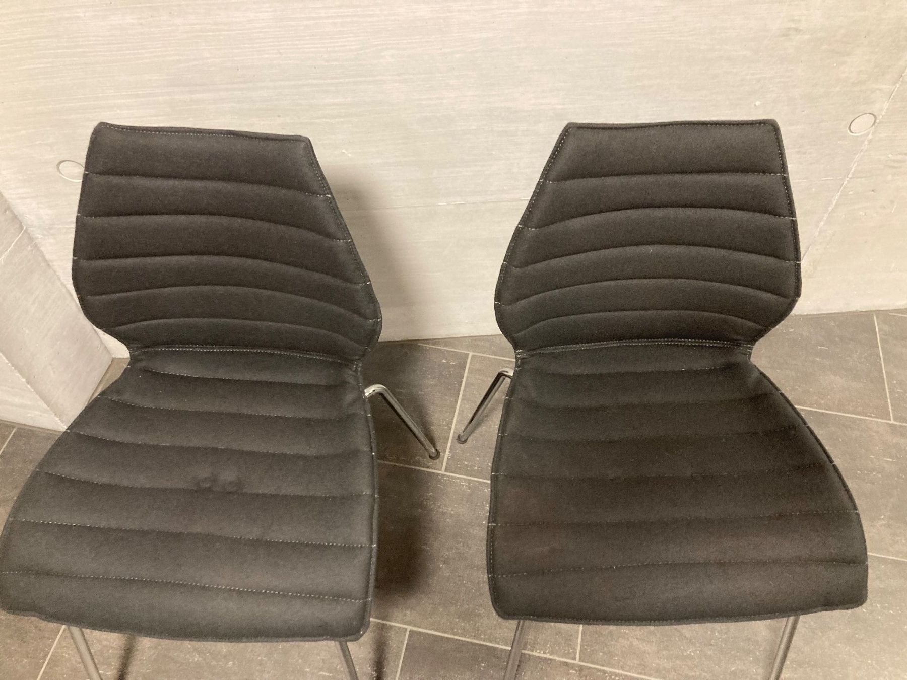 Stühle: 4 x Design Stühle Stoff dunkelgrau, Chrombeine – Gebraucht aus Luzern von Aura13 3