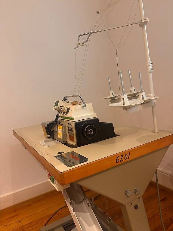 Macchine da cucire: Surjeteuse-Overllock – Usato da Chêne bourg venduto da ben_md2x 1