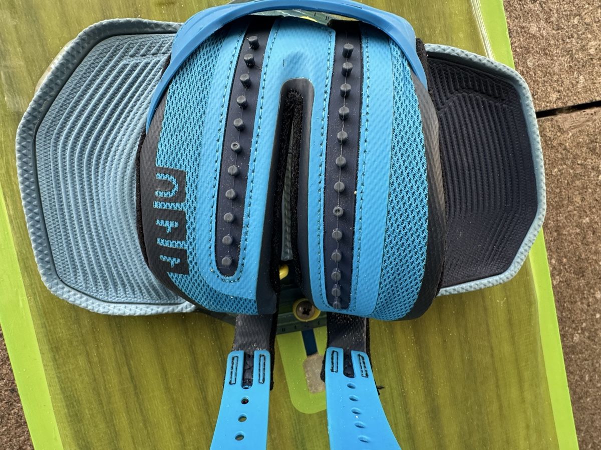 Duotone Tavole da surf e di nuoto: XRide Duotone Twin Tip Kite Board – Usato da Luzern venduto da Littleplace 2