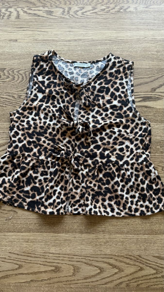 Stradivarius Top: Damen Top Leo-Muster mit Rüschen Grösse S – Usato da Kloten venduto da S_m00 1