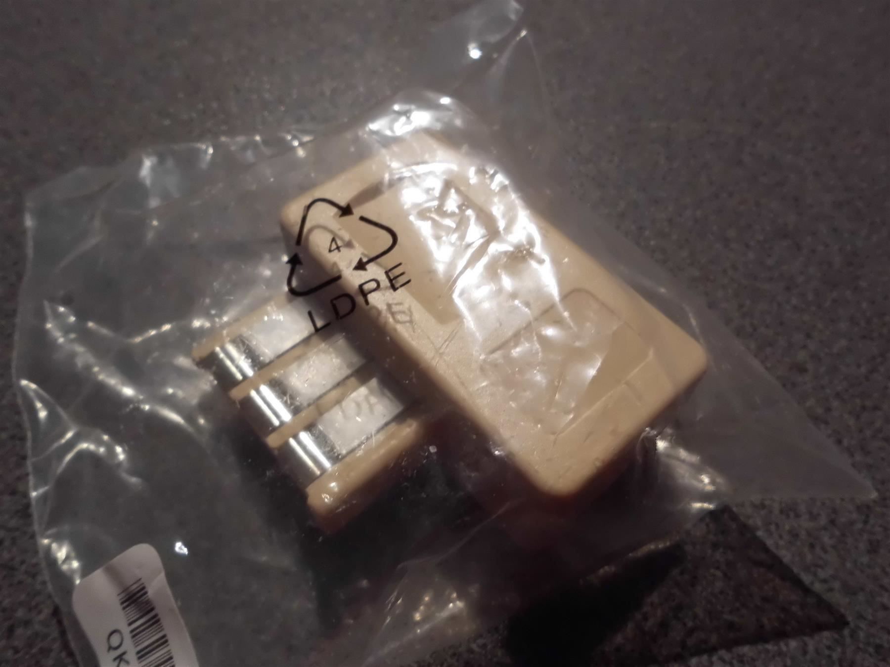 Alimentation électrique: Stecker hellbraun – D'occasion à Zürich par Motzkuh