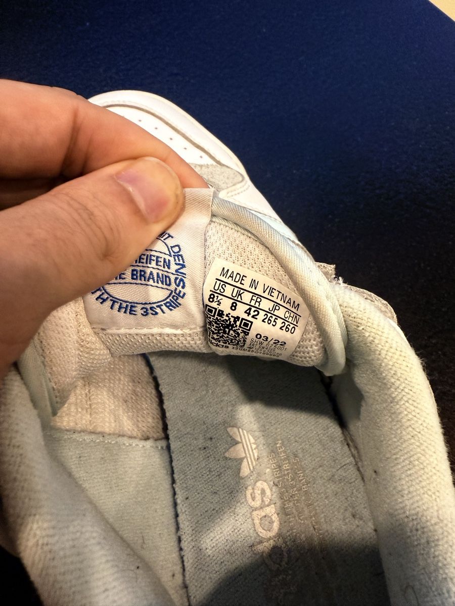 Herrenschuhe: Adidas originals – Gebraucht aus Bulle von HT8 4