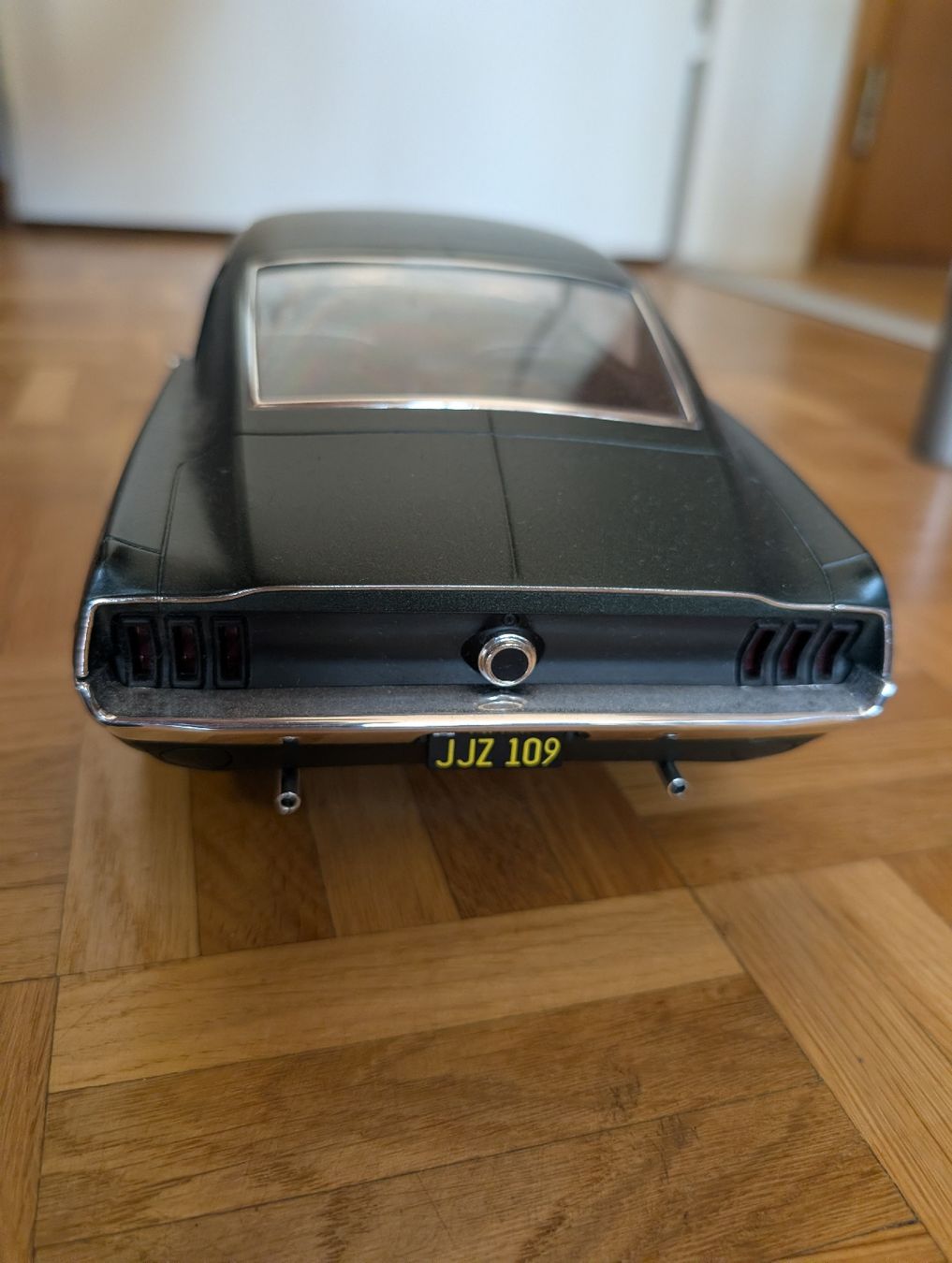 Ford Modellini d'auto: Norev Ford Mustang 1:12 – Usato da Roggwil BE venduto da MA-4900 2