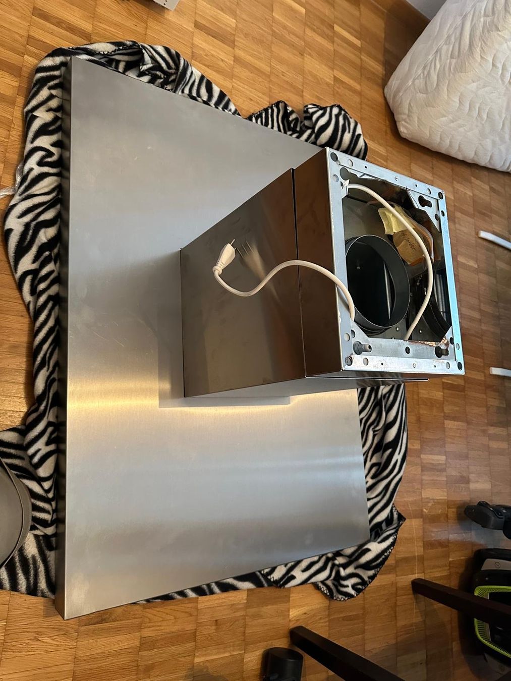 V-Zug Hottes de ventilation: Dunstabzugshaube V-ZUG Insel ChromeClass – D'occasion à Spreitenbach par Space_X 2
