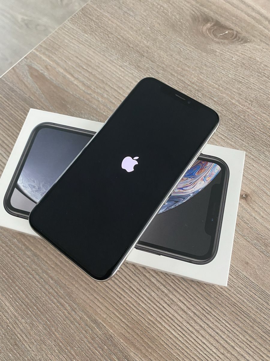 Apple Handys / Smartphones: iPhone X 256GB Silver + étui Guess – Gebraucht aus Delémont von Emi-98 3