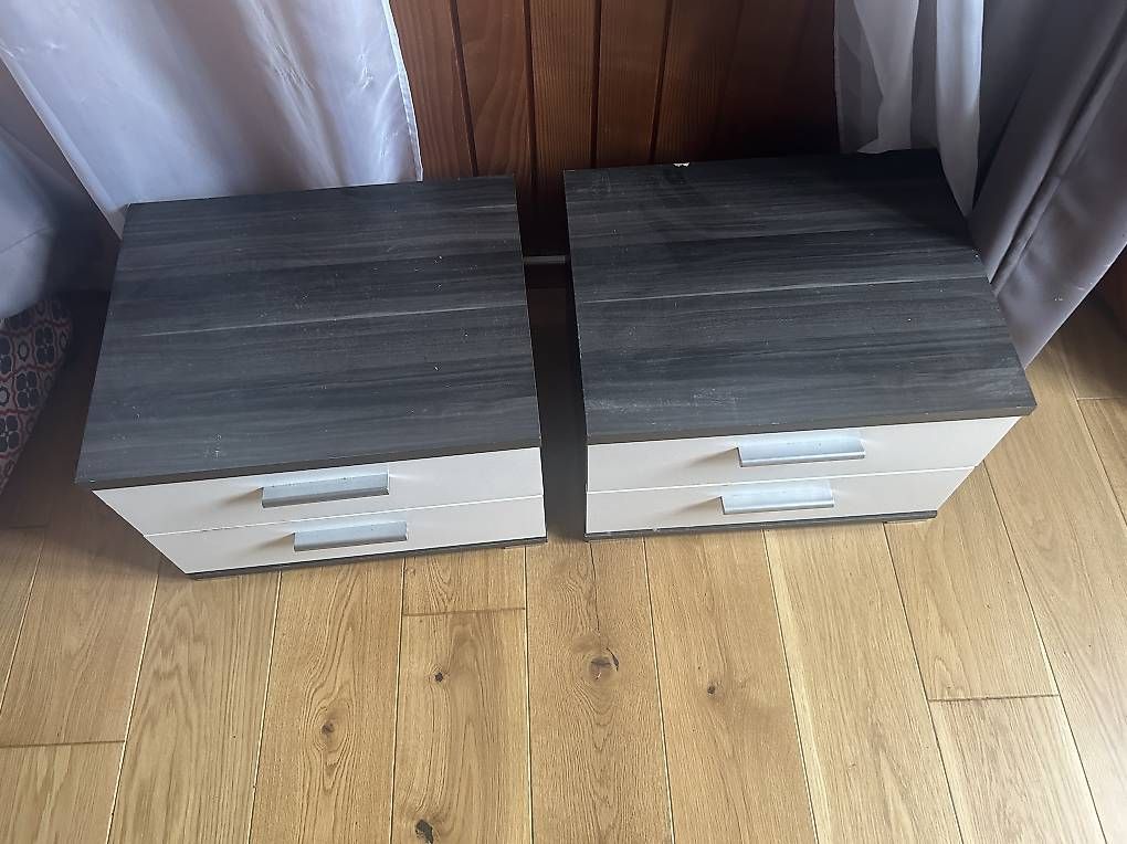 Nachttische: Paire de tables de nuit 2 tiroirs – Gebraucht aus Chapelle (Glâne) von ruf_w9fl 1