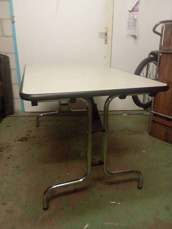 Tische: Klapptisch / Tisch, Eames  Design – Gebraucht aus Basel von Petergunn