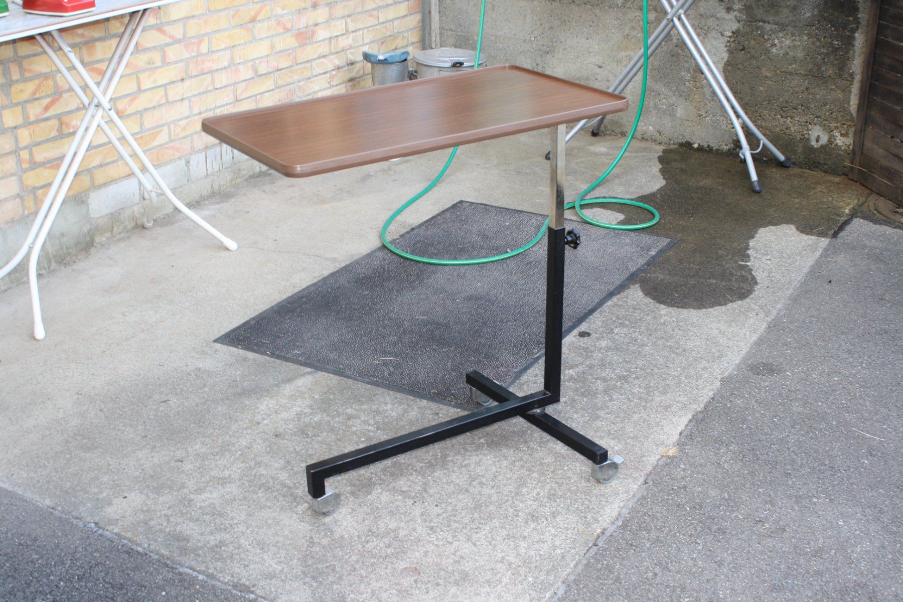 Tavoli: BEISTELLTISCH  ROLLTISCH KLAPPTISCH VINTAGE – Usato da Wauwil venduto da Pneuedy