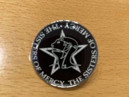 The Sisters of Mercy  Pin Anstecker Punk Metal Rock Band