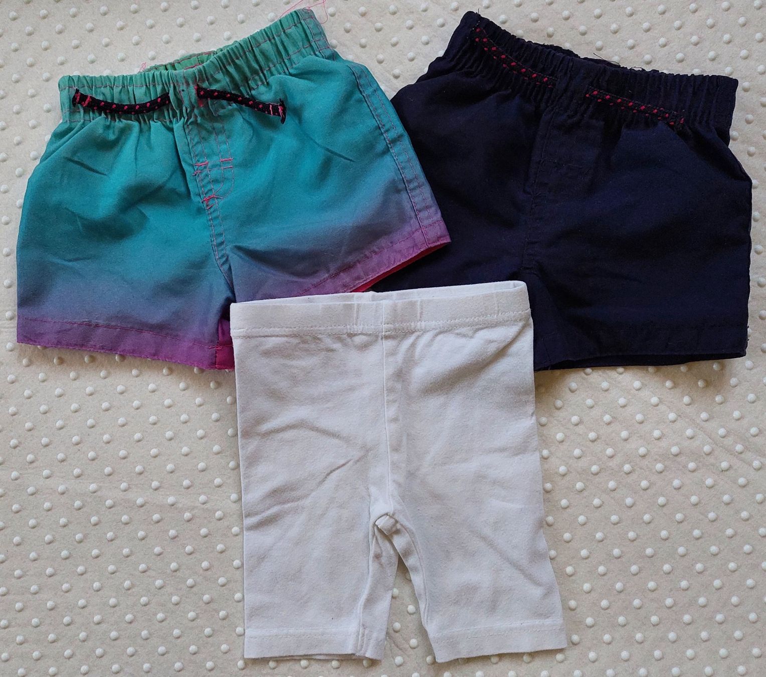 Lotti & Set di vestiti: 3 Mädchenshorts, Grösse 62/68 – Usato da Gysenstein venduto da joshuas81