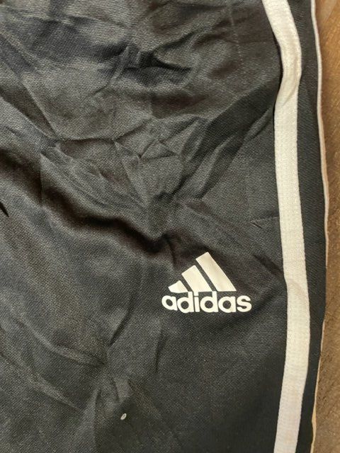 Adidas Hosen: ADIDAS Trainerhose Gr.XS – Gebraucht aus Ramiswil von cor_5qml 1