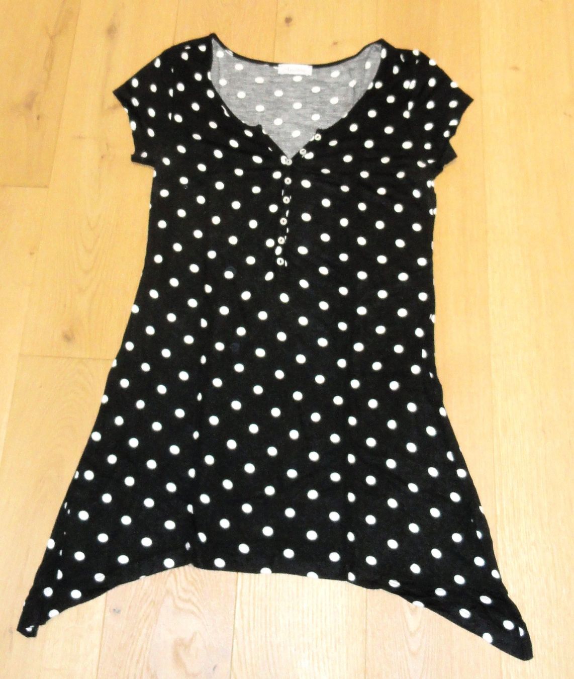 T-shirt: Long t-shirt noir à pois – Usato da St-Livres venduto da lune_bleue 2