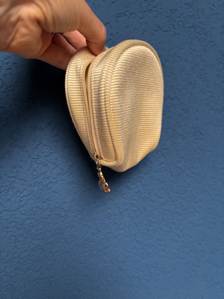 Dior Sacs femmes: Petite trousse Dior – D'occasion à Founex par ari_2gt7