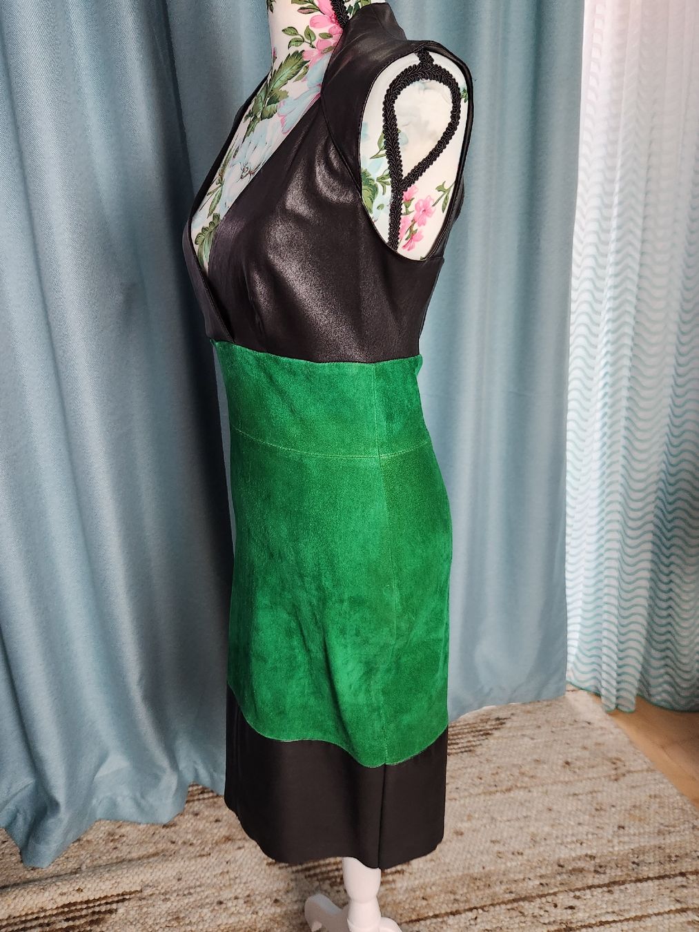 Vestiti: Kleid Jutrois mit Lederelementen, Gr.38 – Nuovo (secondo la descrizione) da Fällanden venduto da ekaterinatheissl 1