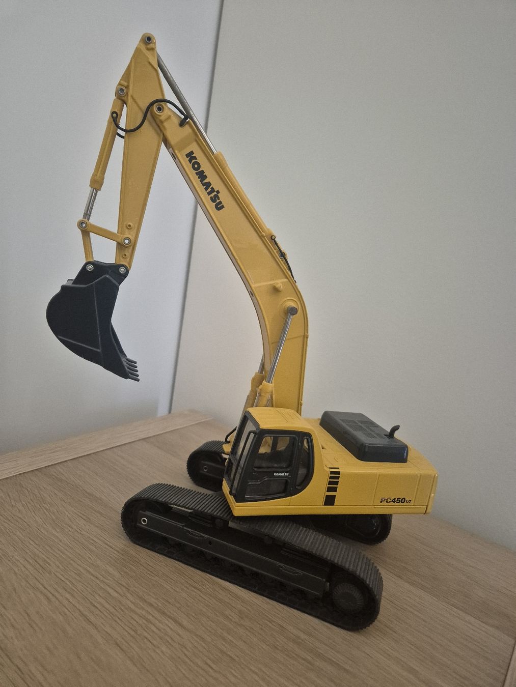 Komatsu Escavatori: Grosse Komatsu Raupenbagger  – Usato da Fischbach-Göslikon venduto da Nuno85 1