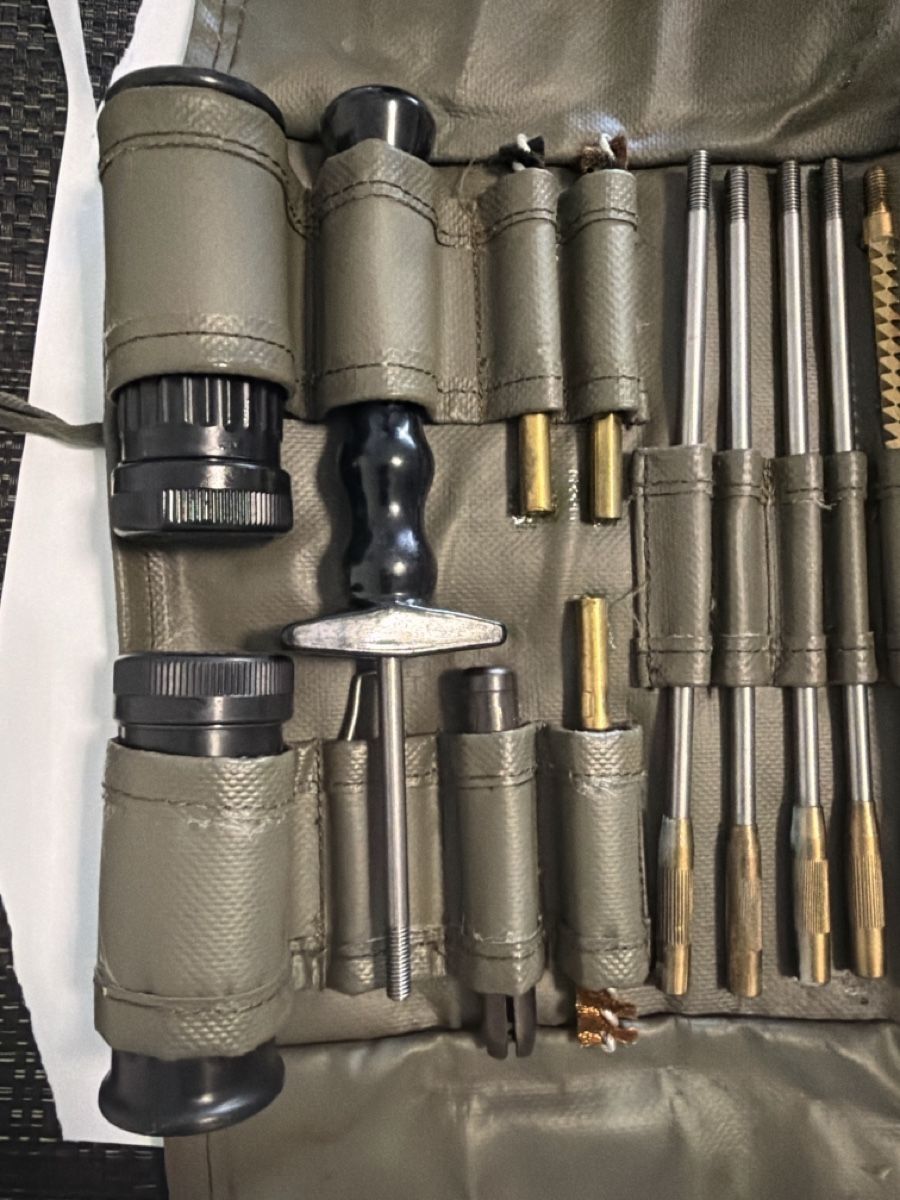 Schweizer Armee Uniformen: Putzzeug Sig Stgw 57 – Gebraucht aus Lausanne von Erion2015 2