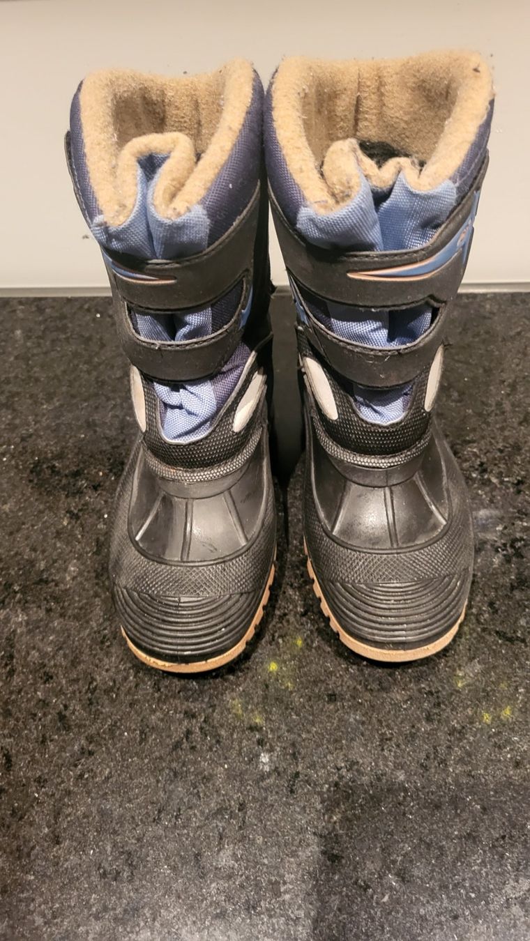 Chaussures garçon: Winterstiefel Kinder Gr. 31 – D'occasion à Gettnau par Federwind