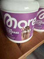More Nutrition Protein Milkshake und Sahne
