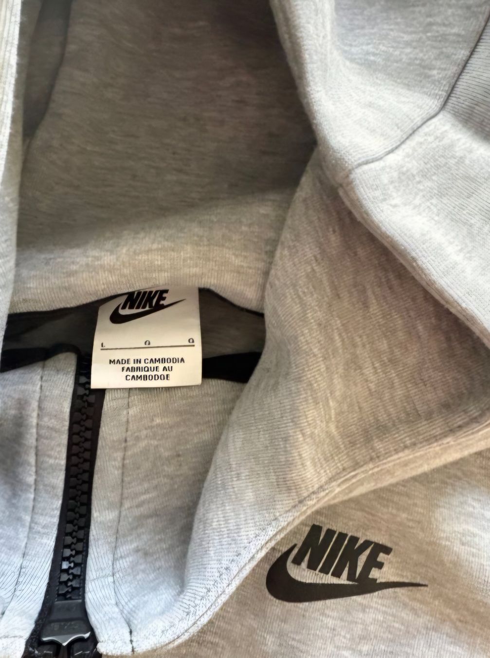 Nike Giacche: Nike Tech Fleece Hoodie grau Grösse L – Usato da Rütihof venduto da Sharky9 1