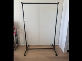 Kleiderständer aus Stahlrohr – Industrial / Loft Style