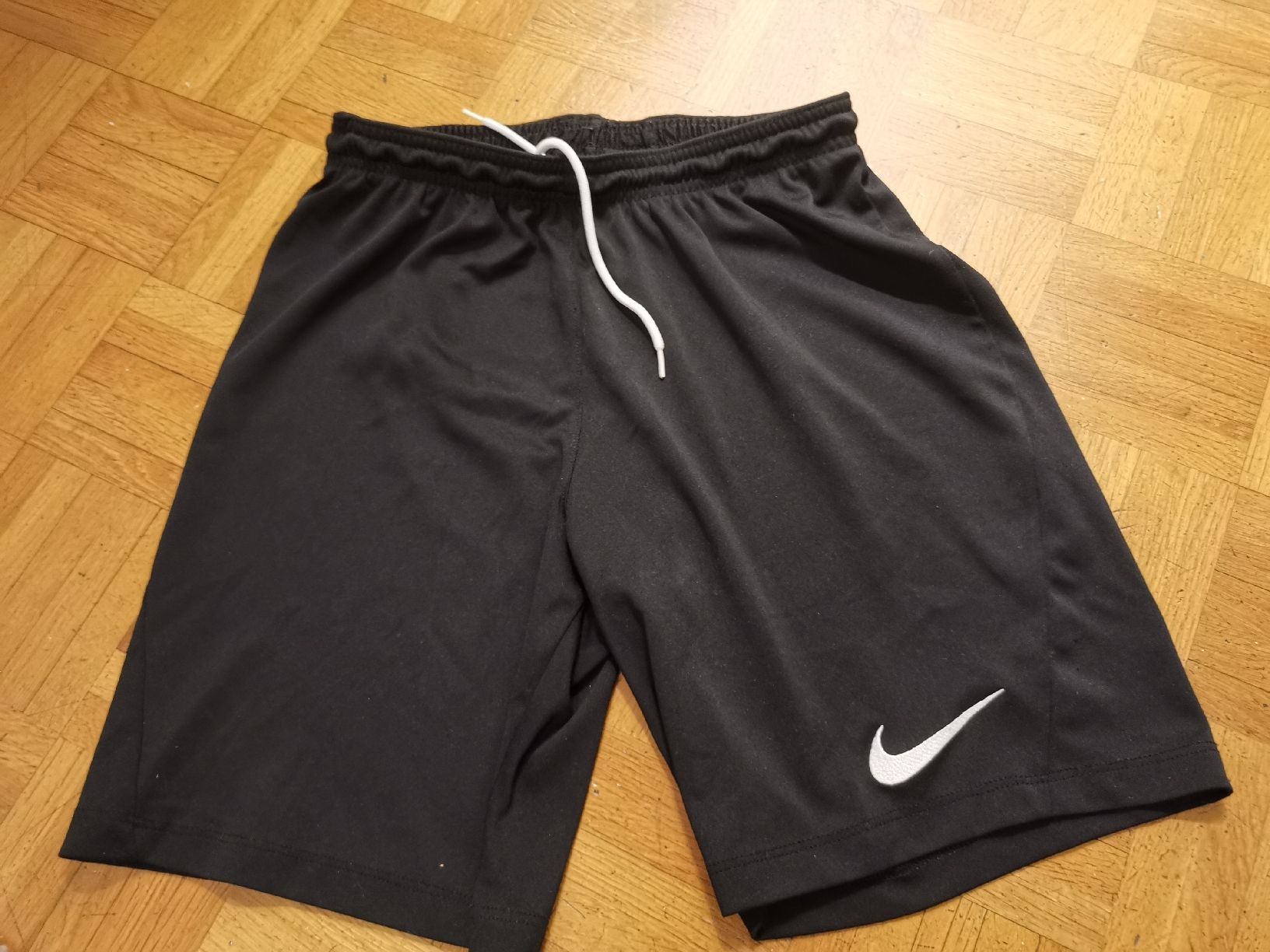 Pantaloni: Short Nike taille S  – Usato da meggen venduto da VICCHLU