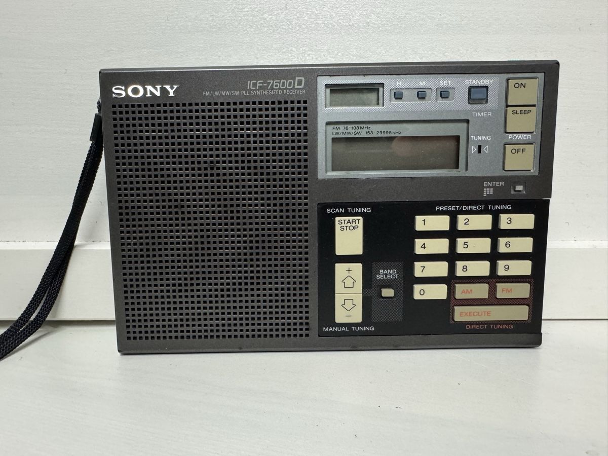 Sony Radios: Radio Sony ICF-7600D Vintage – Gebraucht aus Brügg BE von Goob