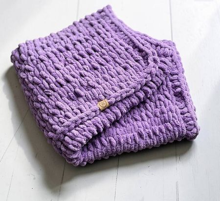 Handgemachte kuschelige Babydecke LILA