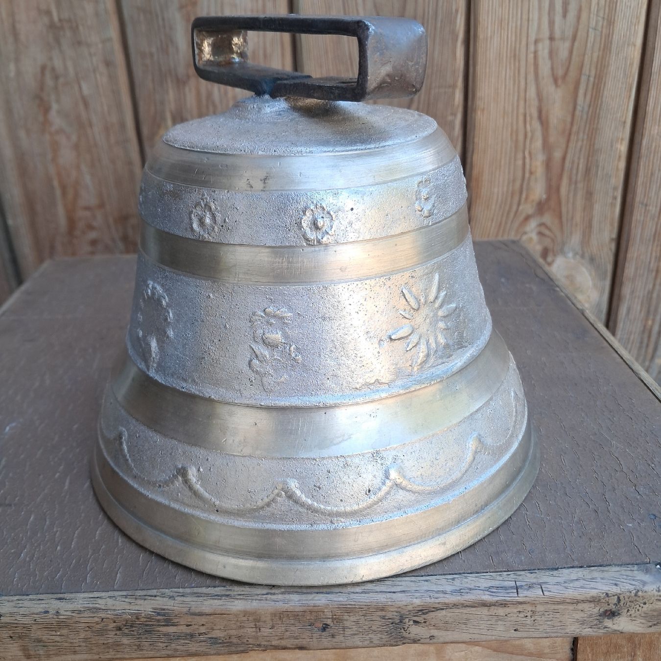 Glocken & Treicheln: Gute Alte Glocke  – Gebraucht aus Murten von SHETHOF 4