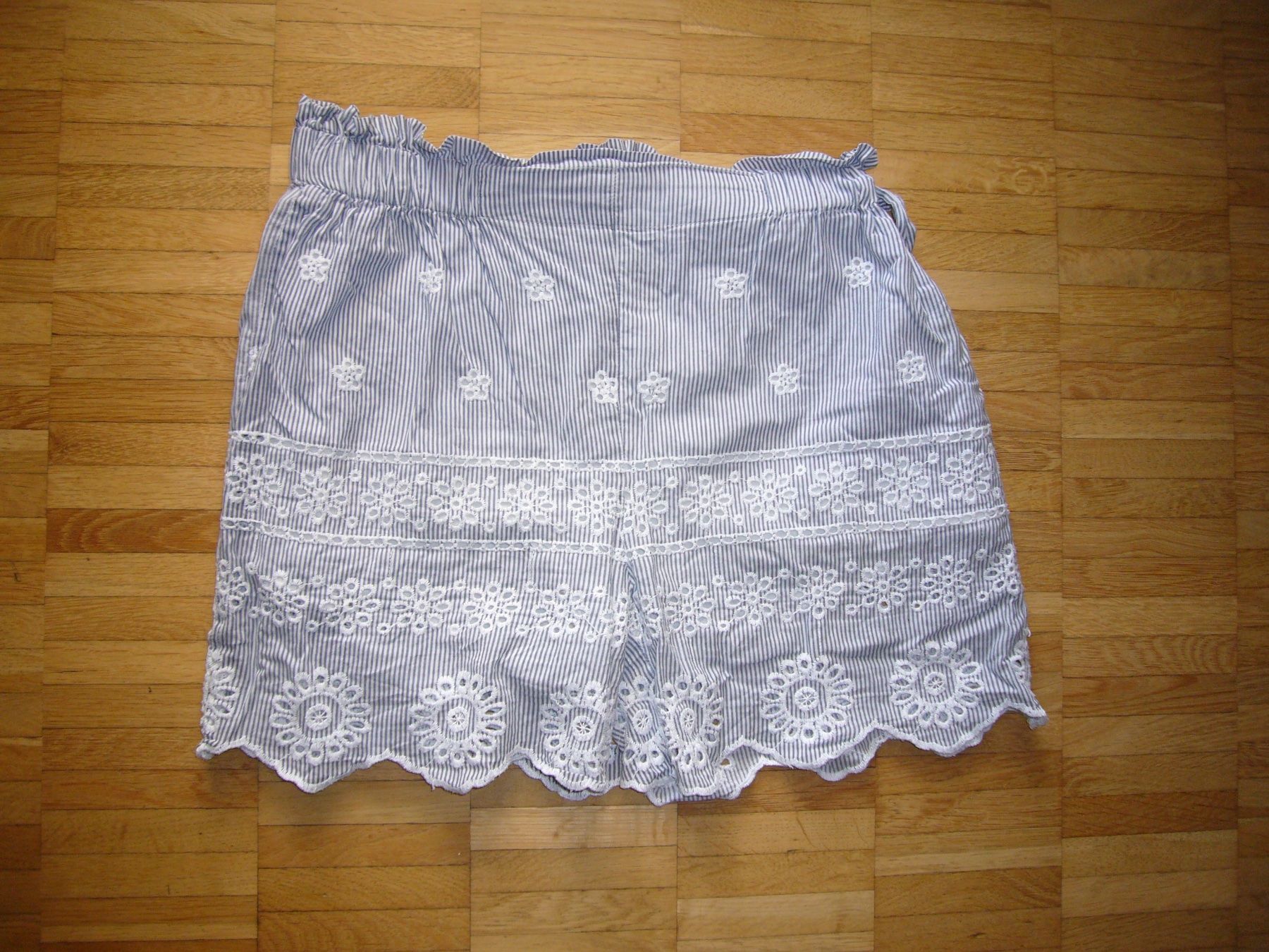 Hosen: Shorts, like Jupe, Gr.34, motivi – Gebraucht aus Uster von sanura01 4