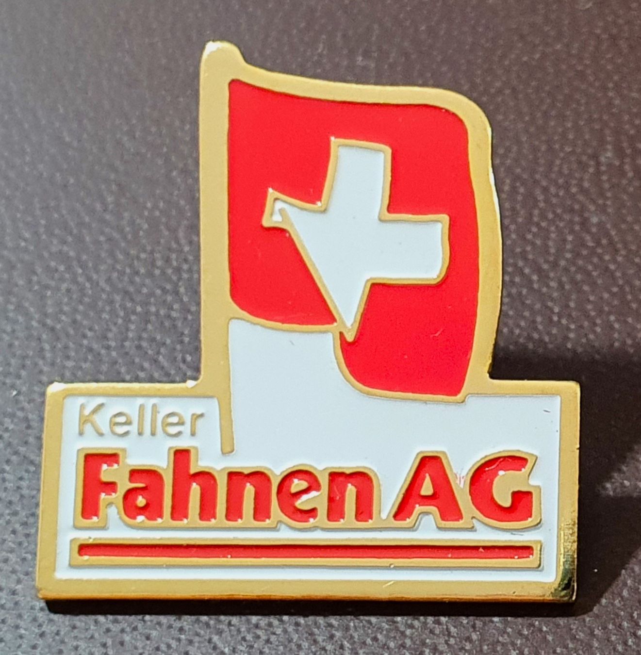 Placchette & Badge: R529 - Pin Keller Fahnen AG – Usato da Reinach BL venduto da Boston-Verkauf