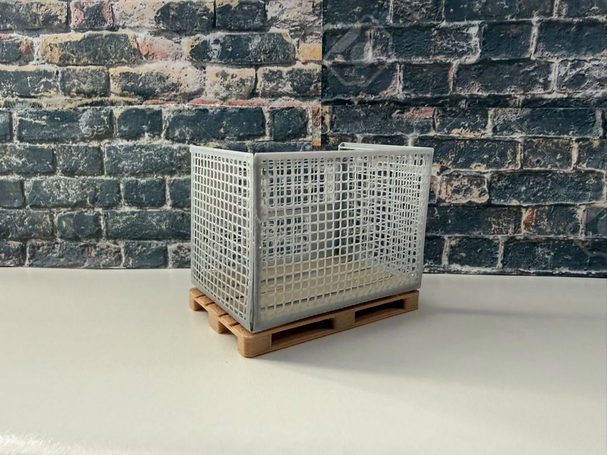 Modelleisenbahnen: Palette mit Gitterbox 1:22,5 – Neu und originalverpackt aus Altdorf UR von modellbau-widmer 3