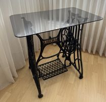 ARGONA Gusseisen Tisch mit Glasplatte