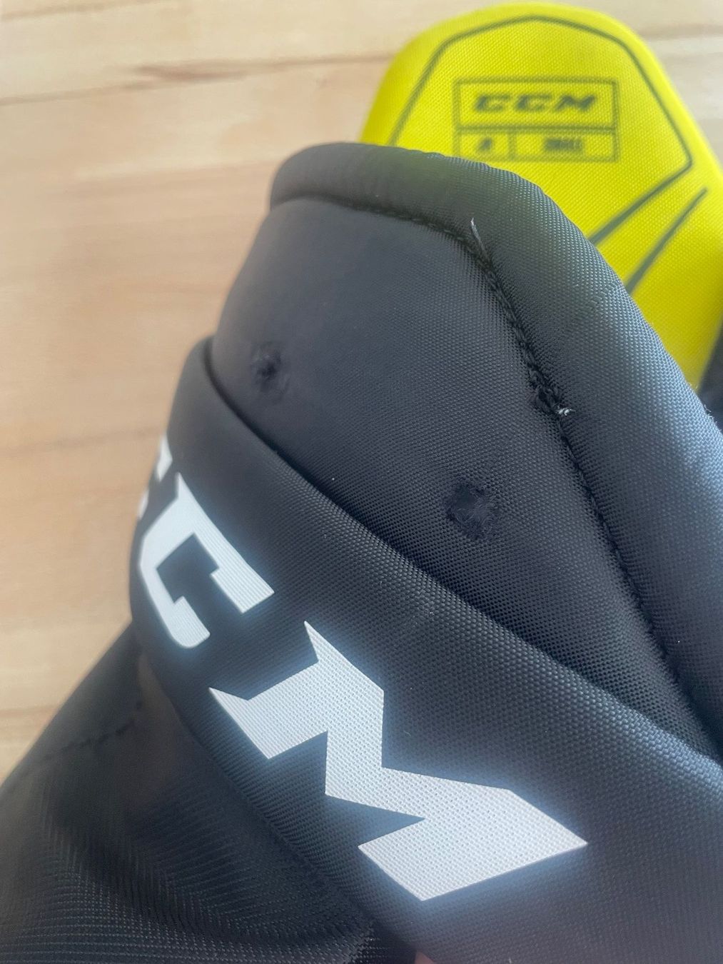 Ccm Pantaloni: Eishockeyhosen CCM / Junior Small – Usato da Bösingen venduto da Master_75 2