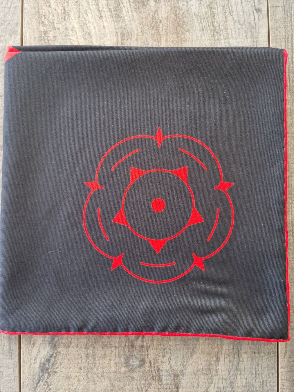 Foulard & Sciarpe: TUDOR Seidentuch schwarz/rot, neu – Usato da Bözberg venduto da heinz-d 2