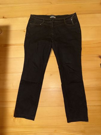 Damen Jeans schwarz Grösse 42 guter Zustand