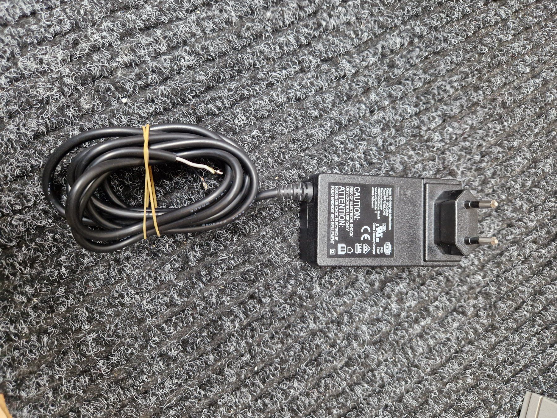 Akkus & Batterien: Li-ION Ladegerät Adapter 12V ohne Stecker – Gebraucht aus Würenlos von Oergeli1 5