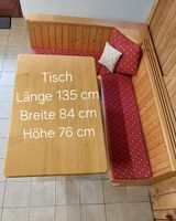 Eckbank mit Tisch