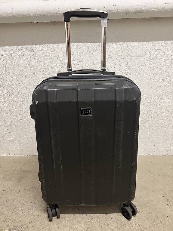 Valises de voyage: Reisekoffer mittlere Grösse – D'occasion à Küsnacht ZH par sis_v7qk