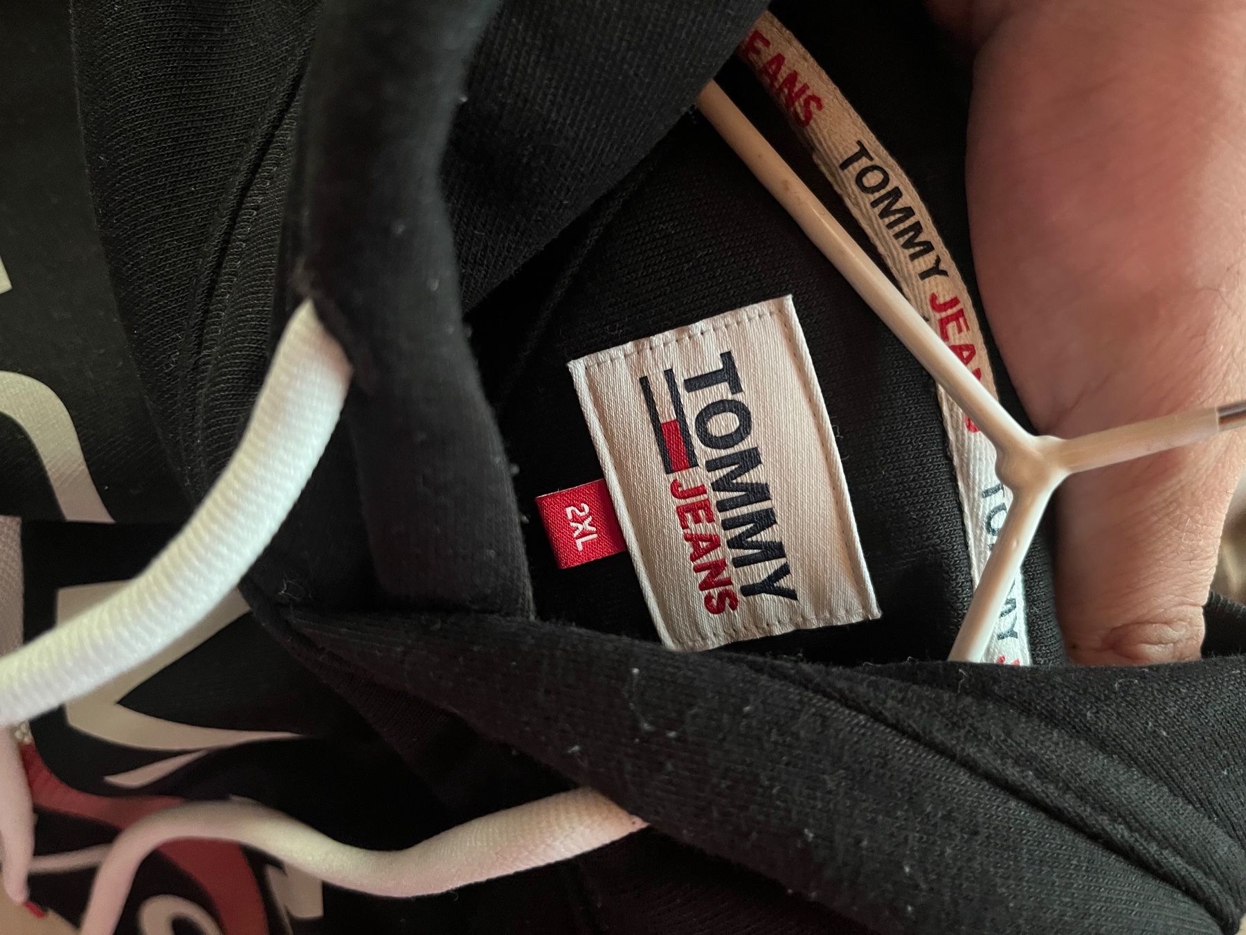 Tommy Hilfiger Maglioni & Felpe: Tommy Jeans reflective Hoodie 2XL – Usato da Treyvaux venduto da afa_7zpz 1
