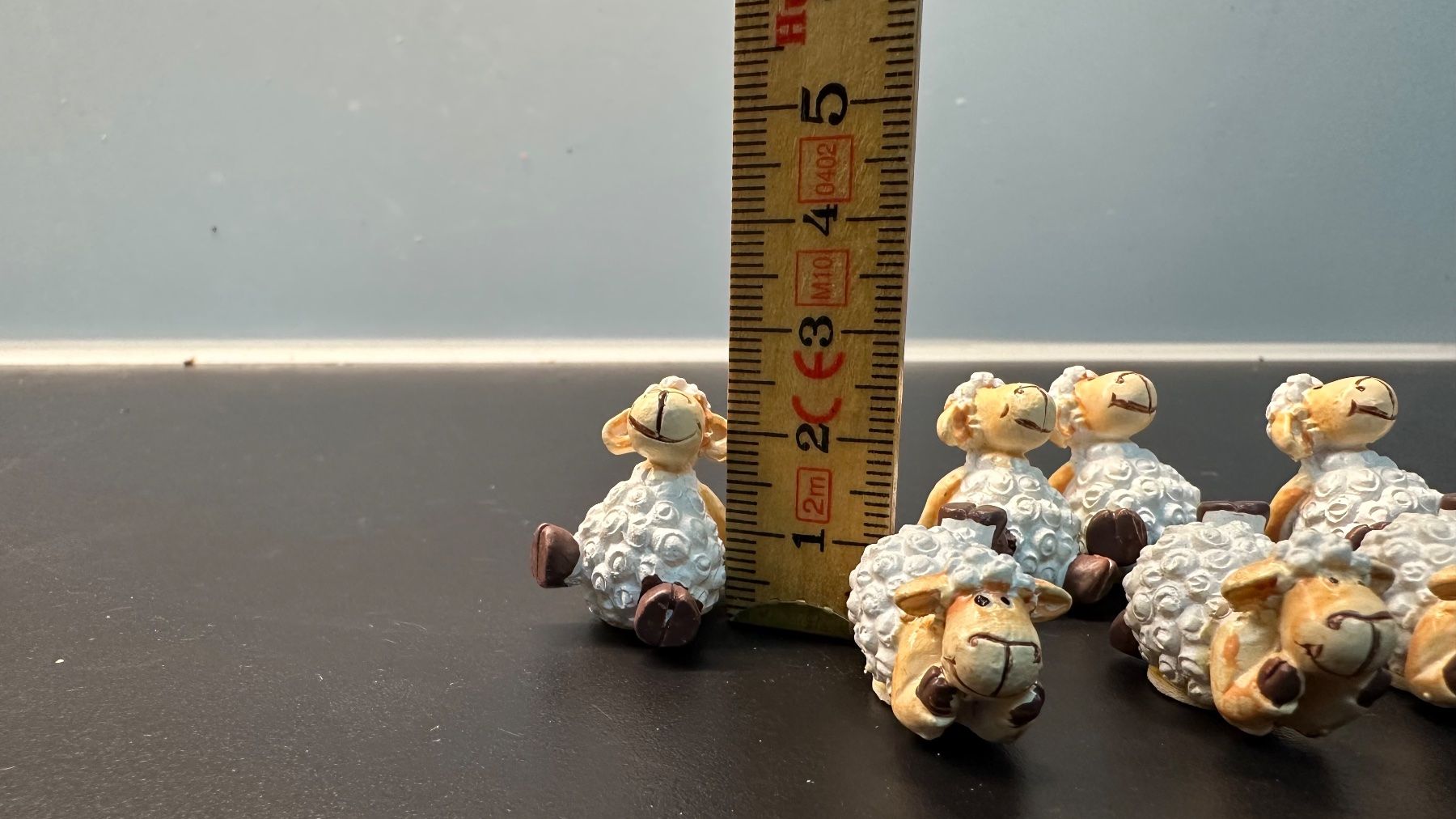 Tutte le decorazioni: 12 Mini-Schafe, Glücksbringer, Figuren, Deko – Nuovo e nell'imballaggio originale da Schönenbuch venduto da marisli80 2