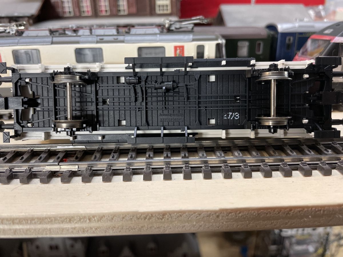Fleischmann Trains électriques: Fleischmann Güterwagen Löwenbräu-München DR – Neuf avec emballage d'origine à Gossau SG par Krokodil344 6