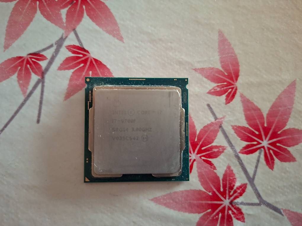 PCs: Intel Core i7-9700F Gebraucht OEM – D'occasion à Oberbuchsiten par Aki1003