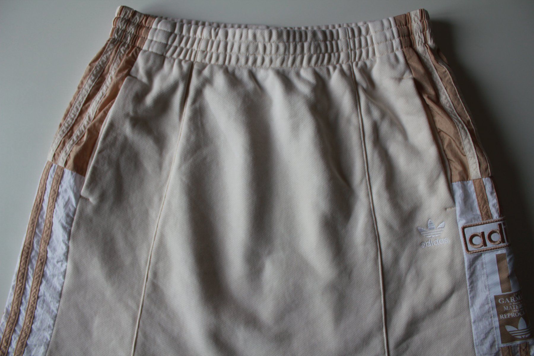 Adidas Gonne: Jupe Adidas beige t. 40 – Nuovo (secondo la descrizione) da Peseux venduto da Gilloss 6