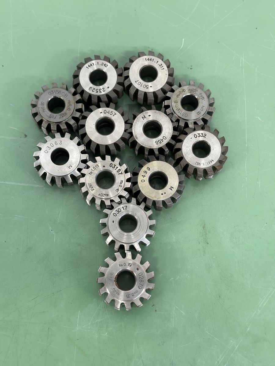 Tutti gli attrezzi: 12x Mikron gear cutting modules.  – Nuovo e nell'imballaggio originale da Aarberg venduto da SNMachines